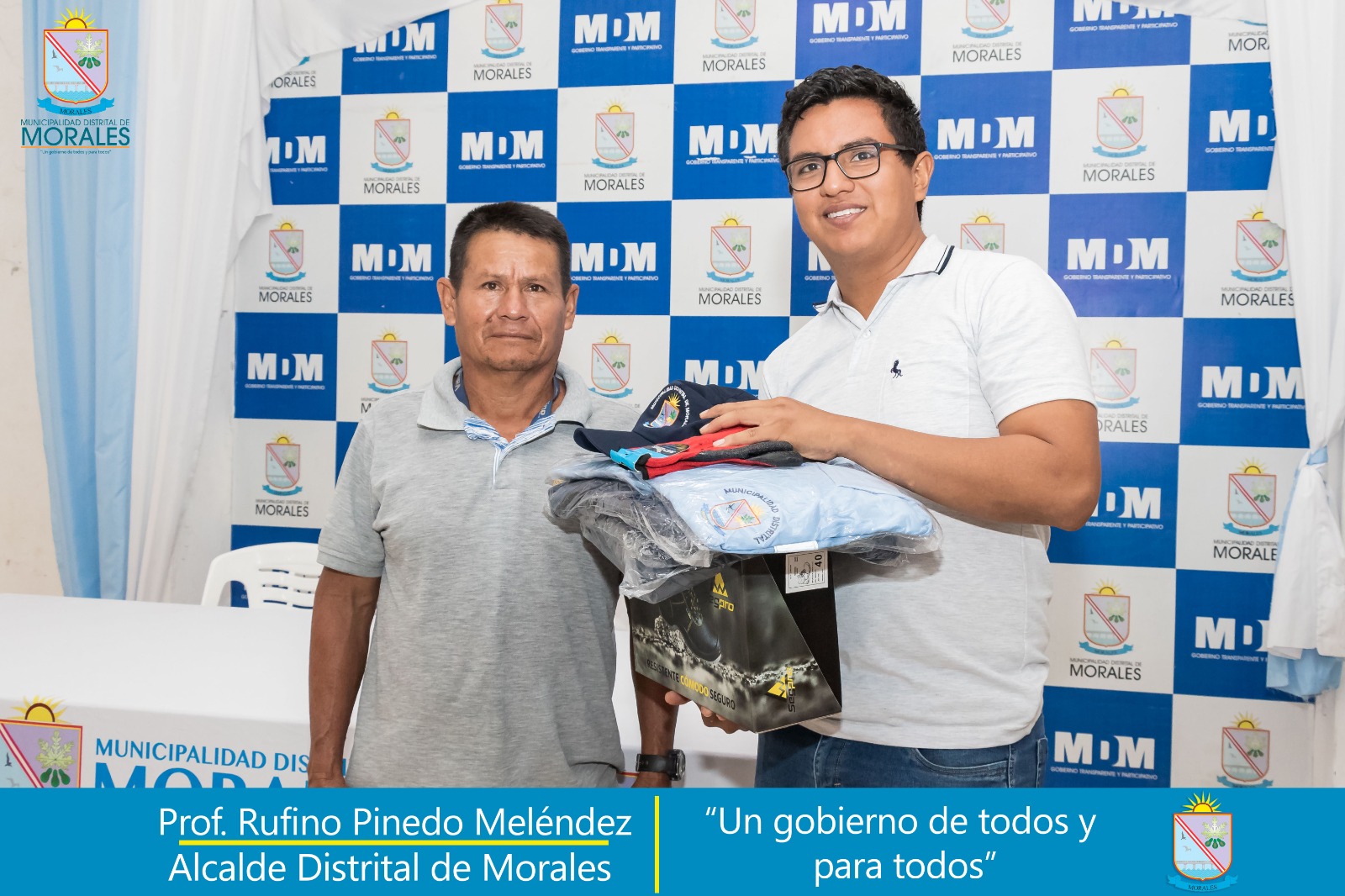ENTREGAN INDUMENTARIA A TRABAJADORES DE LIMPIEZA PÚBLICA DE LA MUNICIPALIDAD DE MORALES. 